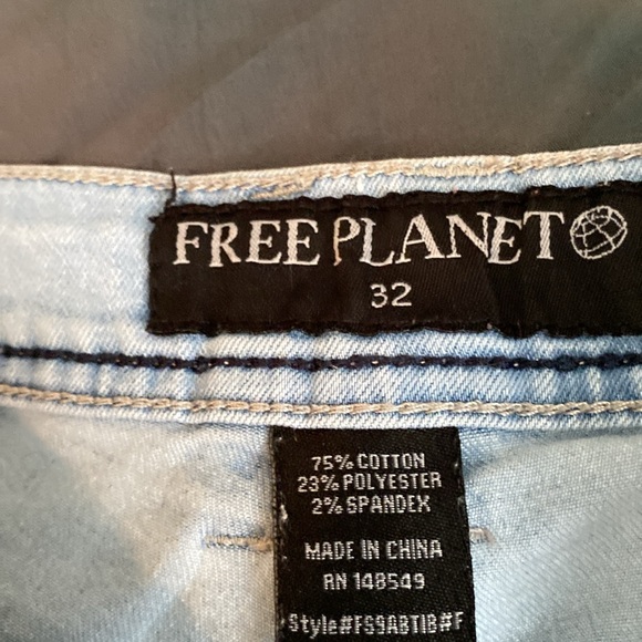 Free planet denim shorts - Picture 2 of 2